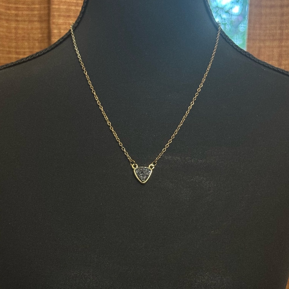 Elegant Gold Necklace with Druzy Quarts Pendant